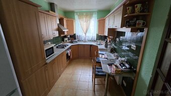 Na prodej rodinný dům s garáží a velkou zahradou - 3