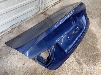 BMW E90 LCI Facelift kufr - 3