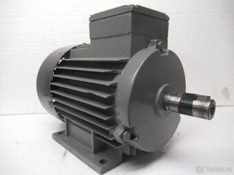 Patkový elektromotor 380V.2,2kw-2865ot.min.Mohelnice. - 3