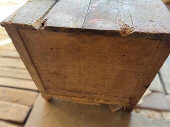 Stará dřevěná truhla - 3