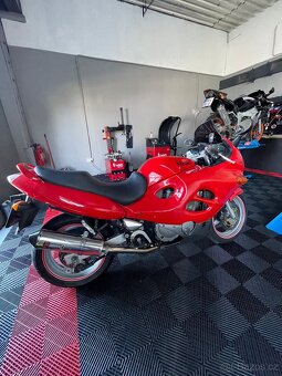 Suzuki GSX 600 katana - 3