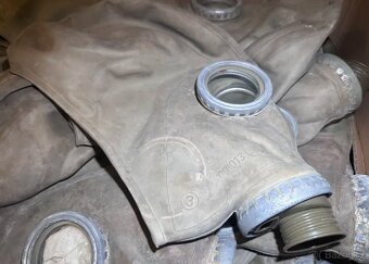 Sada starých plynových masek (100ks) - 3