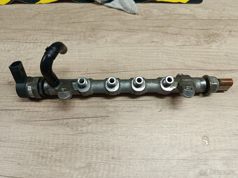 Rozdělovač paliva 03L130089P - 3