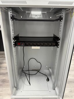 Prodám nástěnný rack Solarix Sensa 21U + příslušenství - 3