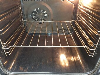 vestavná trouba Electrolux, 220V - 3