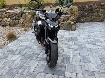 Kawasaki Z900 2025 černá - 3