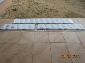 vnitřní plastové  parapety REHAU + krytky - 3