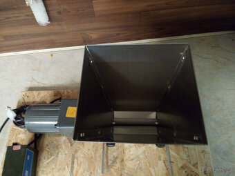 Elektrický šrotovník -mlýnek na obilí - 3