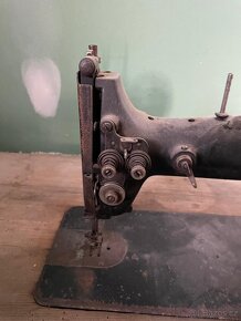 Šicí stroj PFAFF - 3