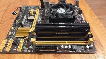 Základní deska s procesorem a paměti - 3