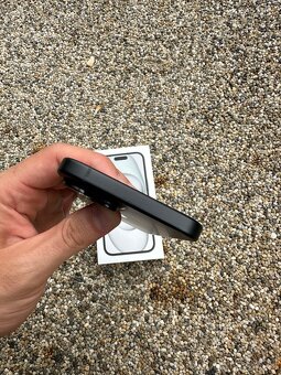 IPhone 15 256GB - baterie 100% - 3