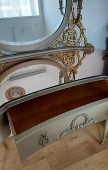 Toaletní stolek se zrcadlem - 3