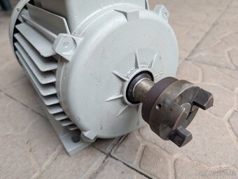 Prodám třífázový elektromotor - 3