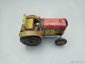 Historický kovový model traktoru - nálezový stav - 3