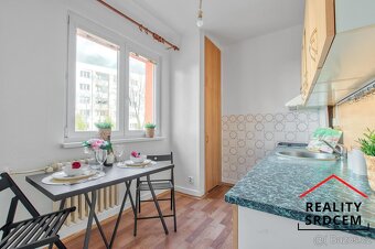 Pronájem družs. bytu 2+1+ velká zasklená lodžie/55 m2 na ul. - 3