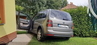VW touran cross 1,9 tdi 77kw. - 3