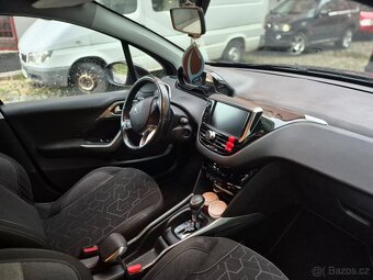 PEUGEOT 2008 1.2i automat - 3