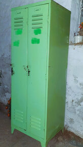 Kovová šatní skříň - 3