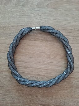 Stříbrný třpytivý náhrdelník s magnetickým zapínáním - 3