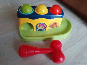 Barevná zatloukačka s kladívkem a míčky - 3