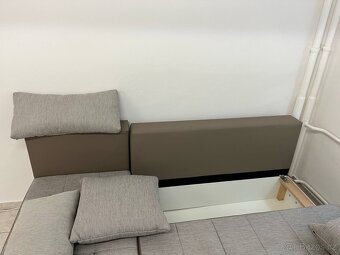 Rozkládací gauč šedý + polštáře (153x201cm) - 3