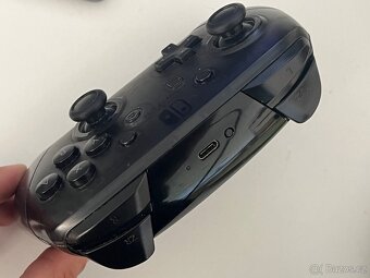 Nintendo Switch Pro Controller - 3