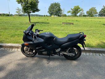 Suzuki GSX 600 F - 3