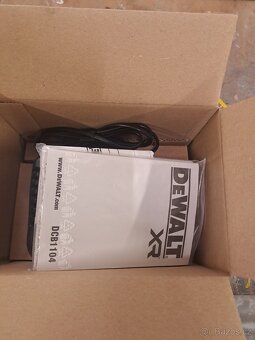 SET - DeWalt DCB1104P2 NABÍJEČKA + akumulátor 2x 5.0Ah 18V D - 3