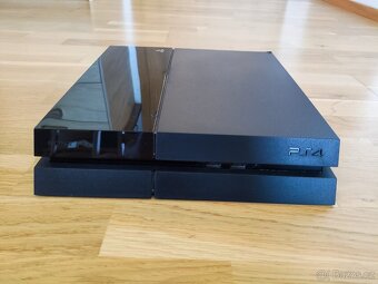 PS4 500GB + 2 hry - 3