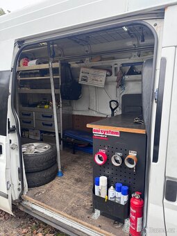 Ford Transit 300 L servisní dodávka rally dílna - 3