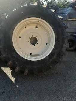 Prodám kompletní kola 540-65r28 Mitas - 3