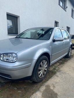 VW Golf 1.6 FSI benzín - 3