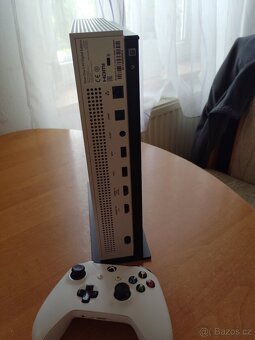 Xbox One S - 3