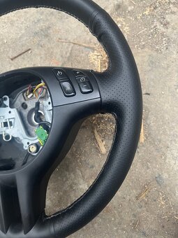 Volant bmw e46 tříramenný s multifunkcemi PEKNÝ STAV - 3