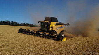 Obilní kombajn New Holland CR 9.80 - 3