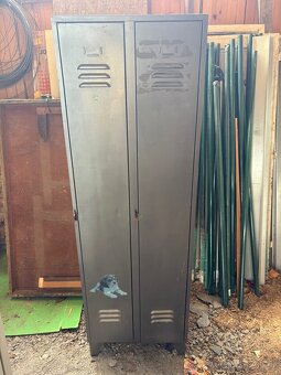 Plechové šatní skříňky - 3