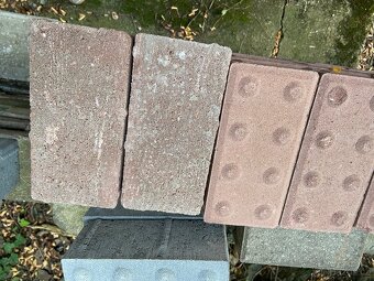 Cervena nopkova slepecka dlazba 2m2 - 3