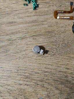 Náhradní díly z Xiaomi Redmi 10C - 3