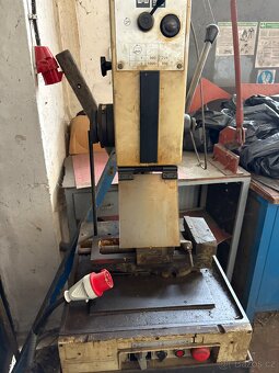 Stolní vrtačka na podstavci německé výroby - 3