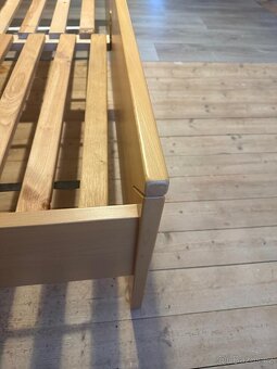 Manželská postel z masivu - 3