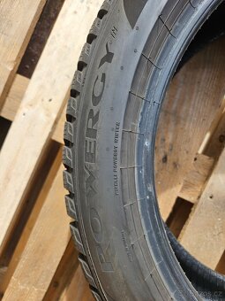 Pirelli Powergy Winter 215/50/R18 - 3