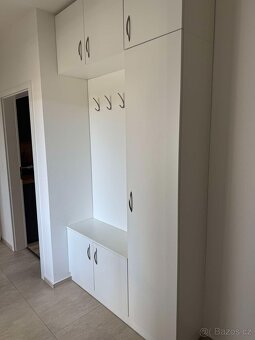 Šatní skříň s věšáky - 3