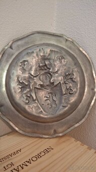 STARÝ CÍNOVÝ TALÍŘ. ZNAČENO. HERALDIKA - 3