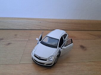 Opel Astra GTC 1:34 - 3