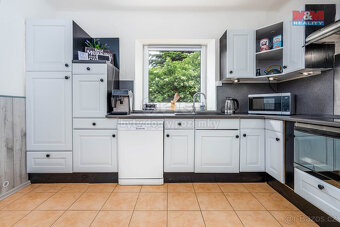 Prodej rodinného domu 140 m², pozemek 3169 m², Lampertice - 3