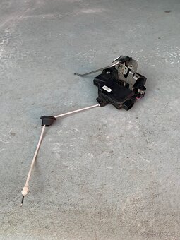 Zámek LP Audi A4 b6 - 3