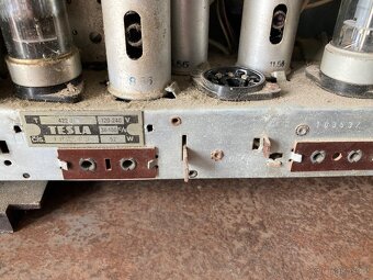 Zachovalé starožitné elektronkové bakelitové rádio Tesla 422 - 3
