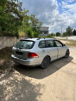 VW Golf 5 na náhradní díly nebo celkem - 3