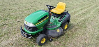 Zahradní traktor sekačka John Deere - 3