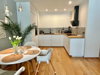 Prodám byt 2+kk 53m2 Košíře, Zahrada 105 m2, Garážové stání - 3